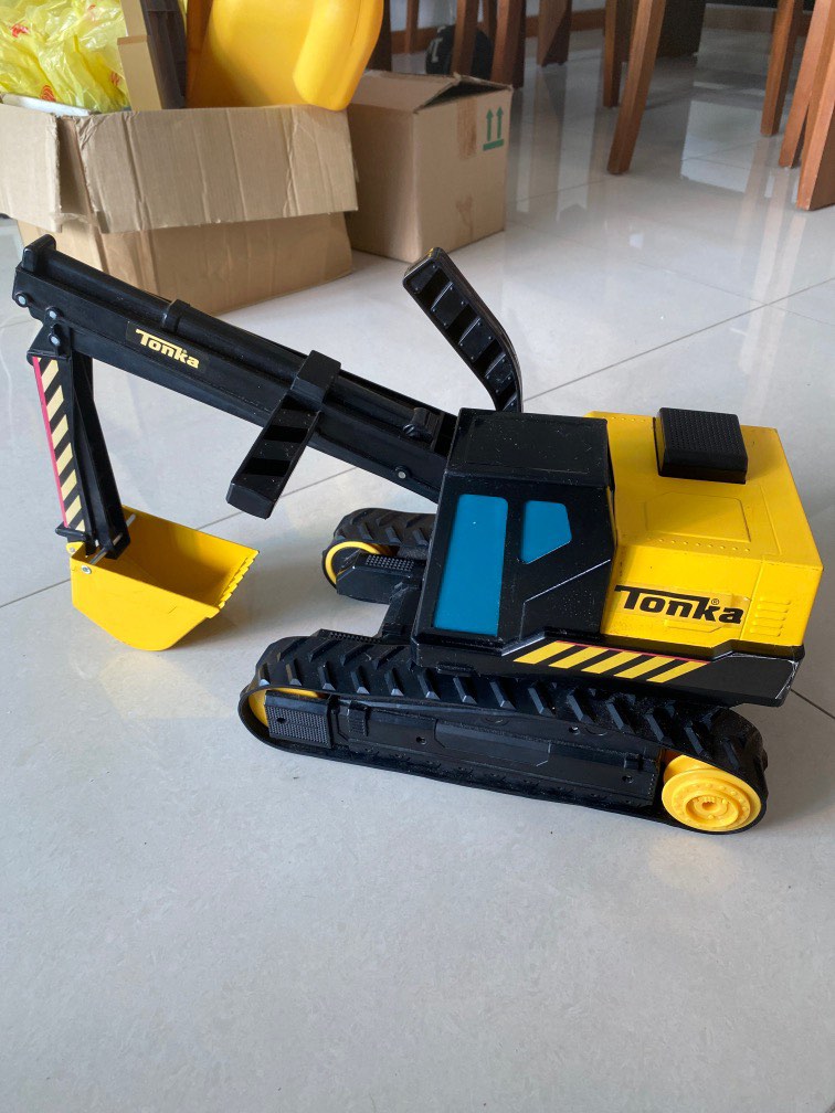 Tonka toy excavator, Hobbies & Toys, Toys & Games on Carousell