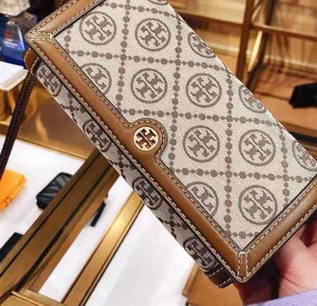 Tory Burch Long Wallet (Category: Wallets & Card holders) located in Cavite. Submitted by LuxbyMarifrance (Listing ID 1187050347, Image 2). Description: 🏷 2,000 only + SF 🛍 Tory Burch Monogram Leather Long Wallet ✨All trademarks, logos and brand names are reserved and property of the original brand owners..
