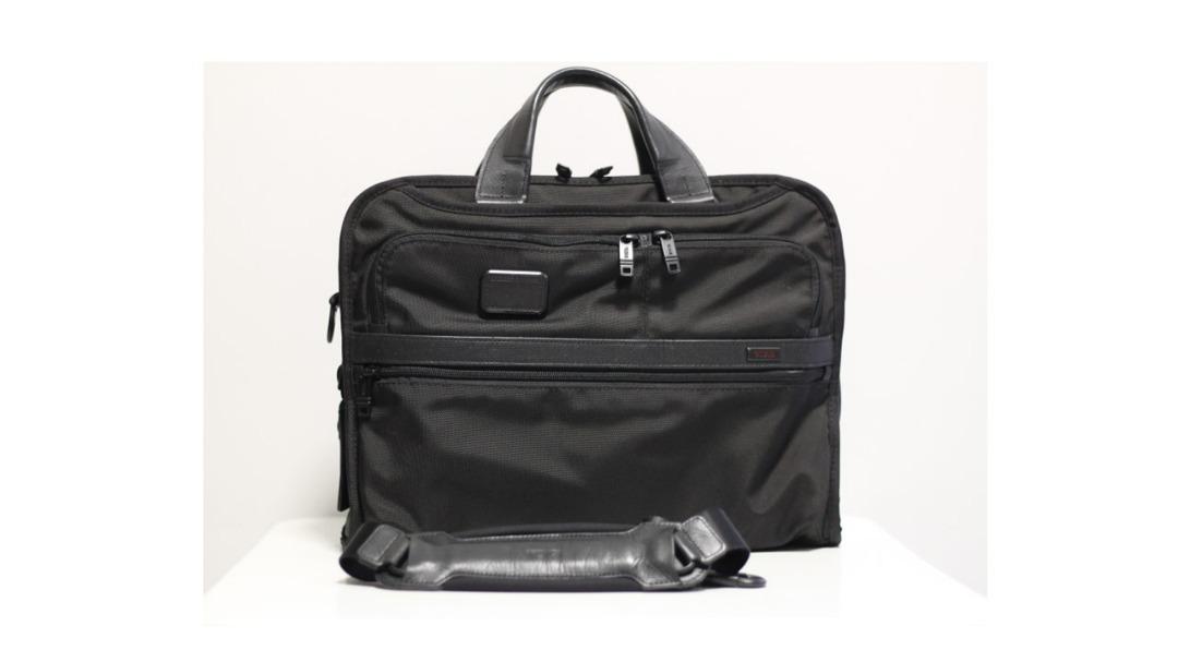 Tumi 26108D2 Alpha 2 Organizer Portfolio Brief / 17" laptop bag / 15