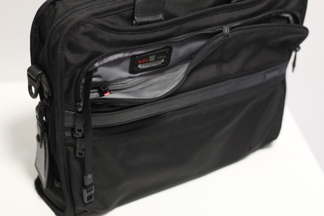 Tumi 26108D2 Alpha 2 Organizer Portfolio Brief / 17" laptop bag / 15