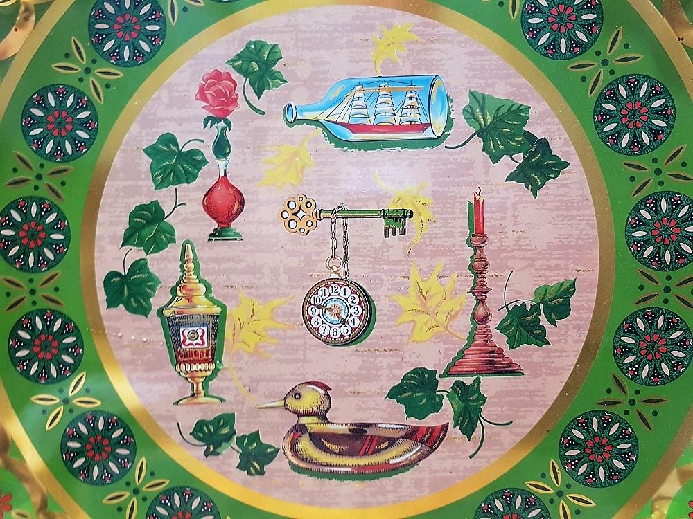 Vintage Center Multi-Objects Decorated Large Round Tin Tray (Category: Dinnerware & Cutlery) located in Quezon City. Submitted by charliebrown_olx (Listing ID 1186947586, Image 2). Description: Brand: -NA- Description: Decorated Round Tin Tray Made In: -NA- Classification: Unused, Stored Condition: Good, WYSIWYG TERMS & CONDITIONS: 1. C.O.D. Can meet buyers at - Del Monte Ave, Q.C. - Mla Memorial Park Sucat - Sundays 10am-11am 2. Shipping c/o buy