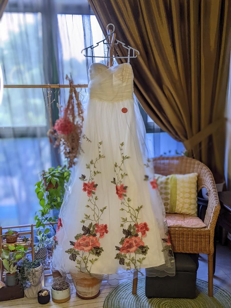 Chi chi london white floral embroidered dress online