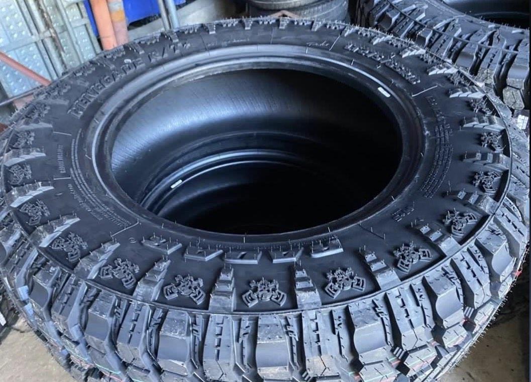 285-60-r18 Radar Renegade RT Brandnew tire, Car Parts