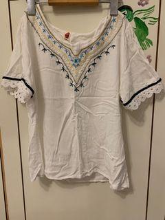 刺繡上衣