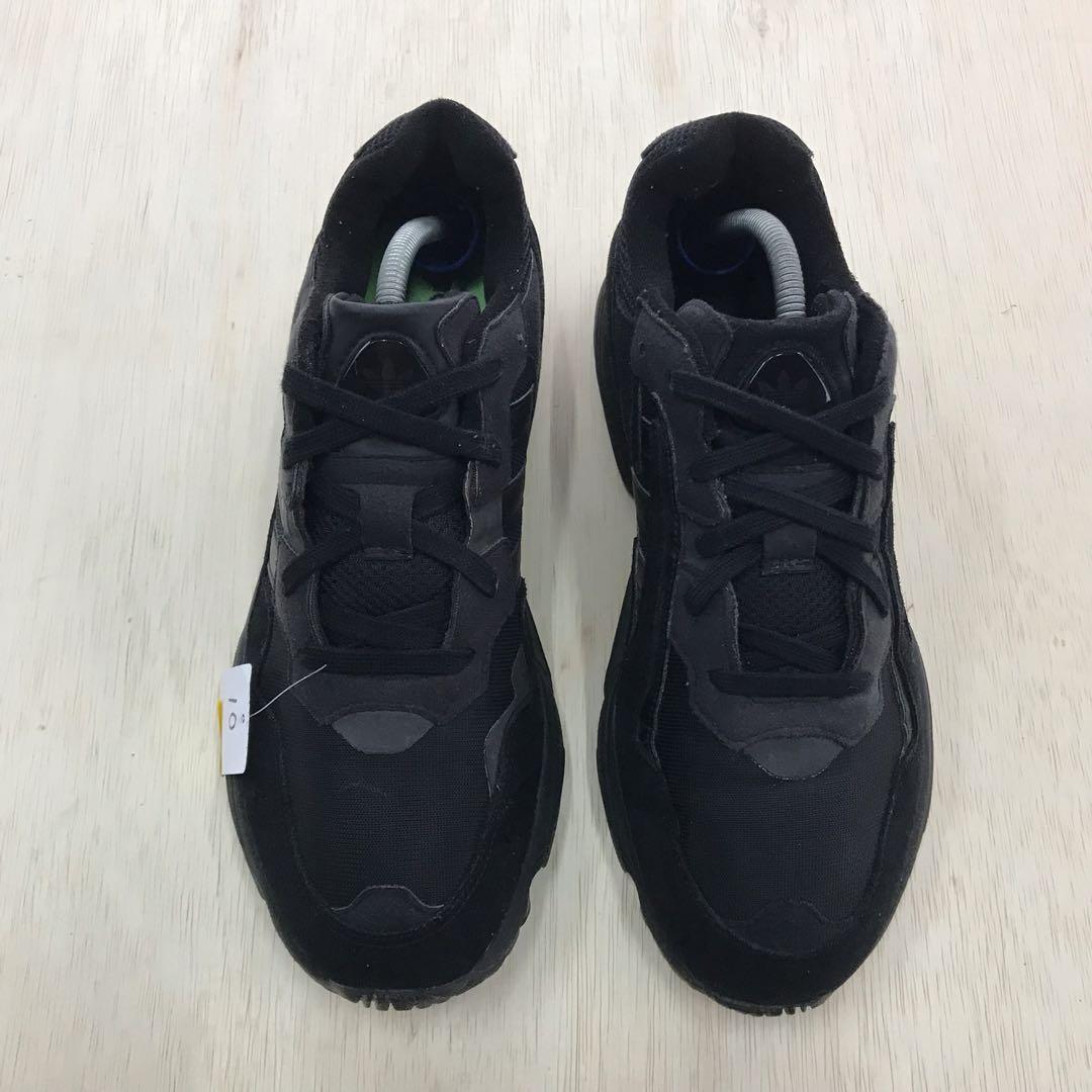 Adidas originals yung-96 top chasm triple black