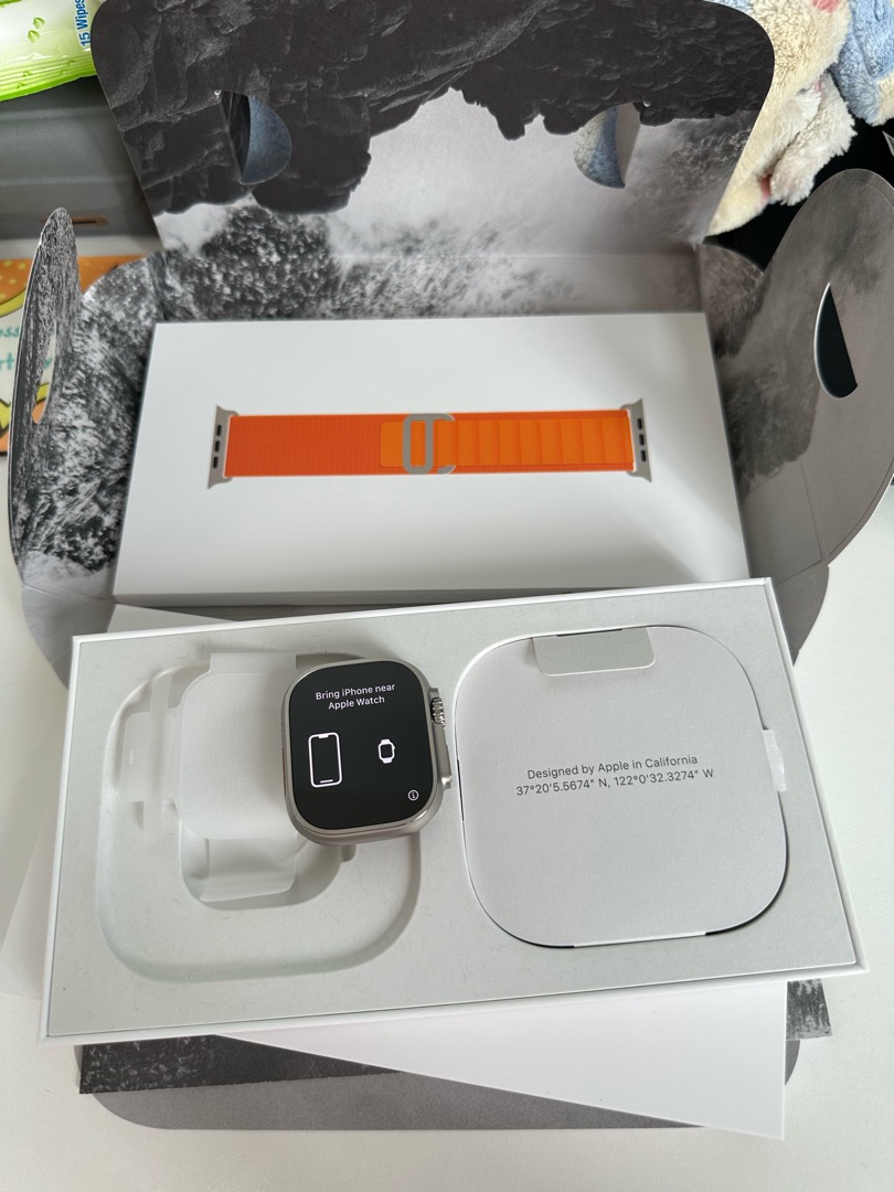 Apple Watch Ultra (Titanium Case with Orange Alpine Loop), Mobile