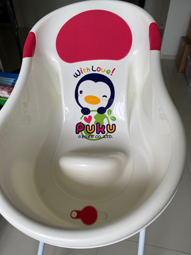 Baby bath tub and stand, Babies & Kids, Bathing & Changing, Other Baby Bathing & Changing Needs