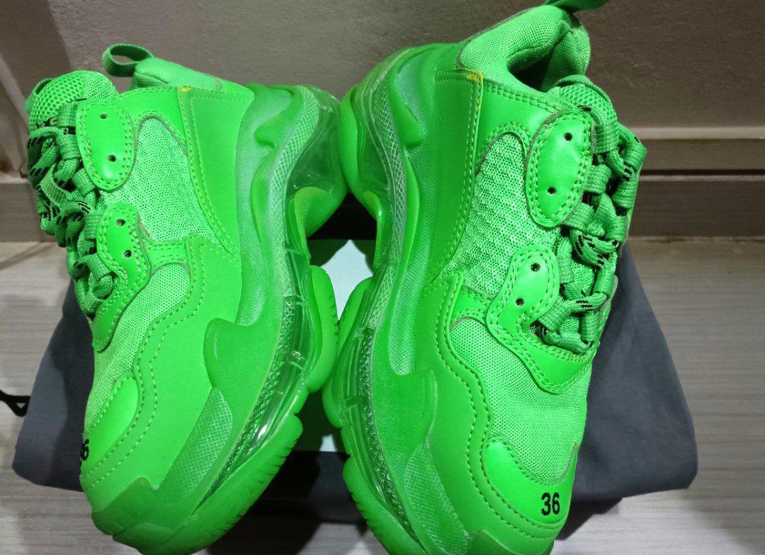 Weight balenciaga hotsell triple s