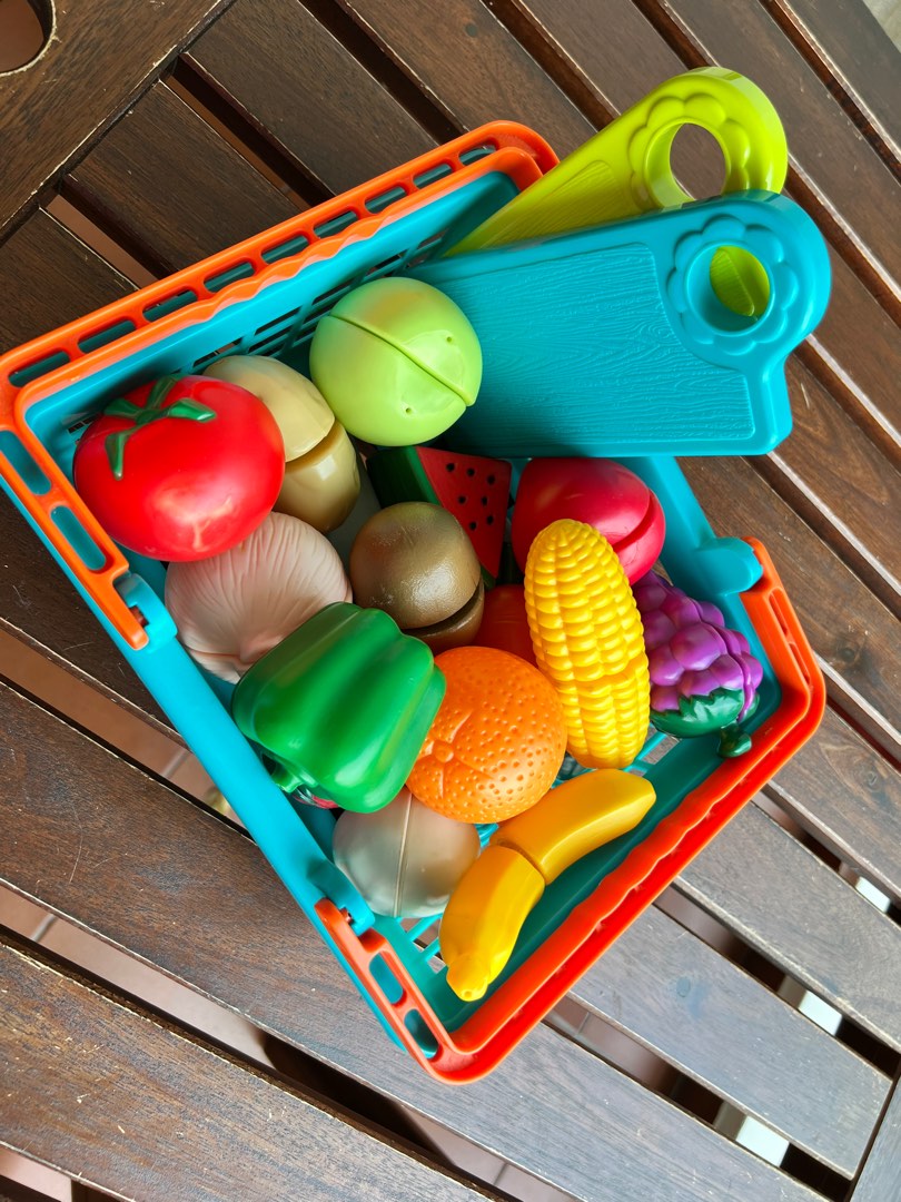 Battat Pretend Play Food and Cutting Board Playset Babies Kids