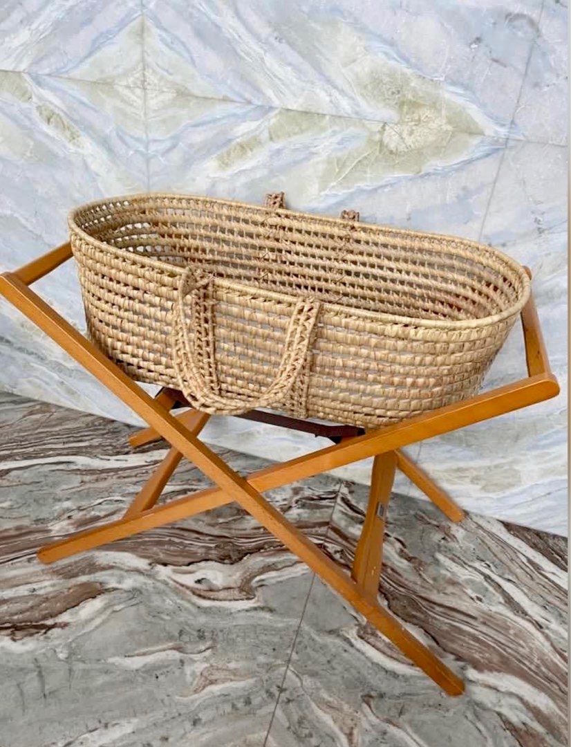 Beautiful Rattan Moses Mamas & Papas, 兒童＆孕婦用品, 兒童傢具, 兒童傢具 嬰兒床 Carousell