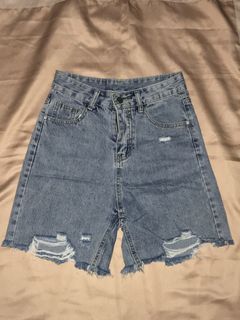 (Category: ) located in . Submitted by declutteredby.iya (Listing ID 1187100055, Image 1). Description: .