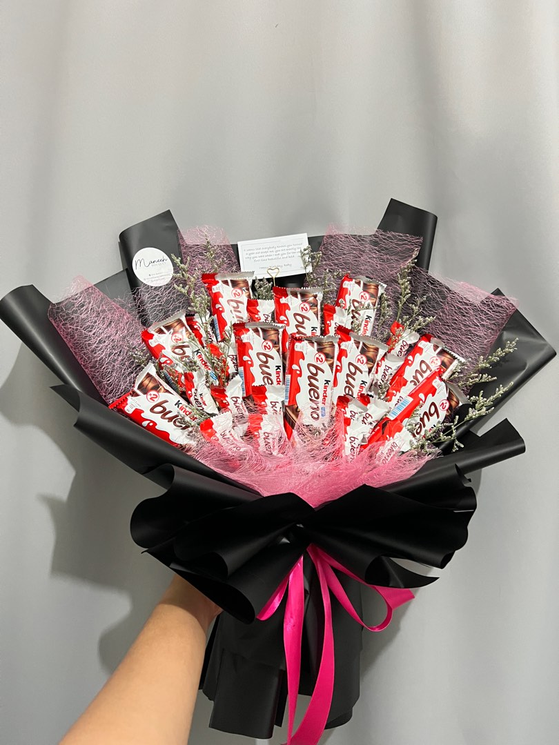 Big bouquet kinder bueno Hobbies Toys Stationery Craft