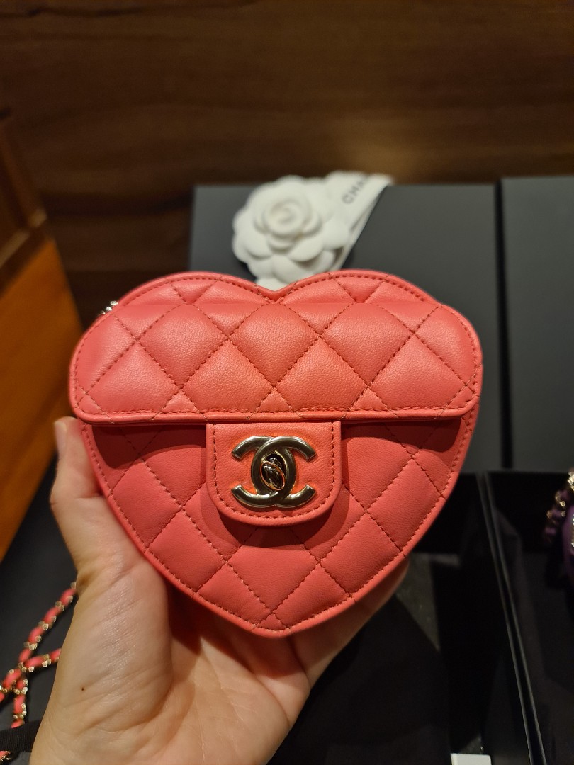 Chanel - Small Heart Bag - Pink Lambskin - CGHW - Immaculate