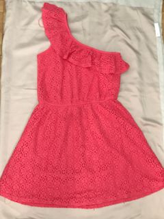 (Category: ) located in . Submitted by declutteredby.iya (Listing ID 1187102565, Image 1). Description: .
