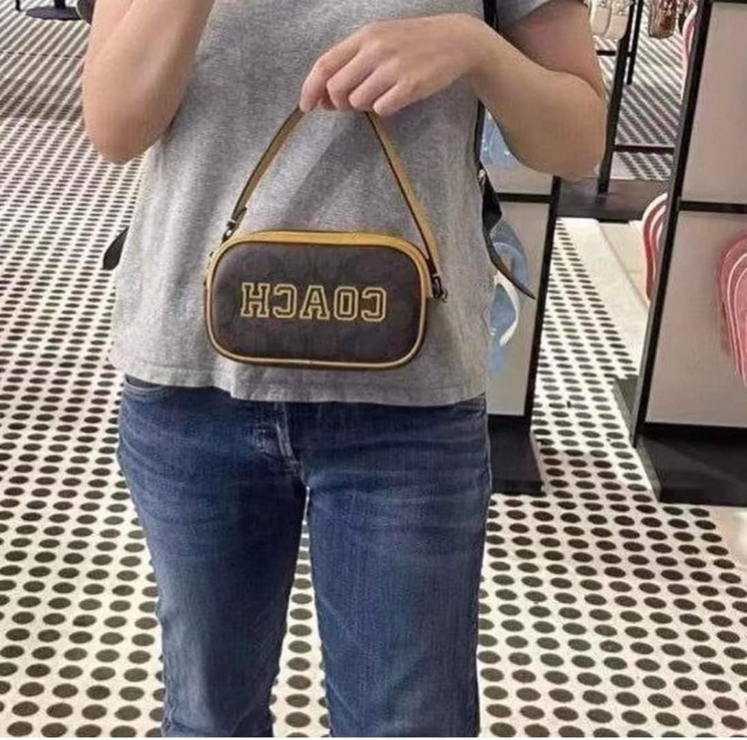 COACH Jamie Clutch 18*10*5cm, Luxury, Bags & Wallets on Carousell