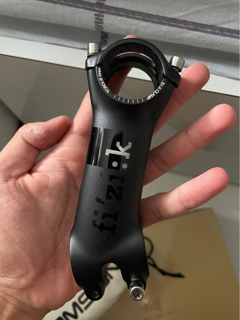 Cyrano r1 top stem