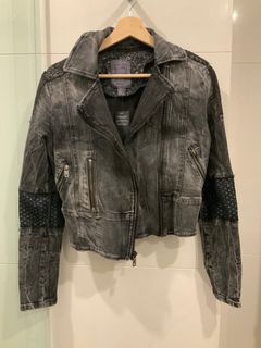 (Category: ) located in . Submitted by loveshopping2 (Listing ID 1187085678, Image 1). Description: .