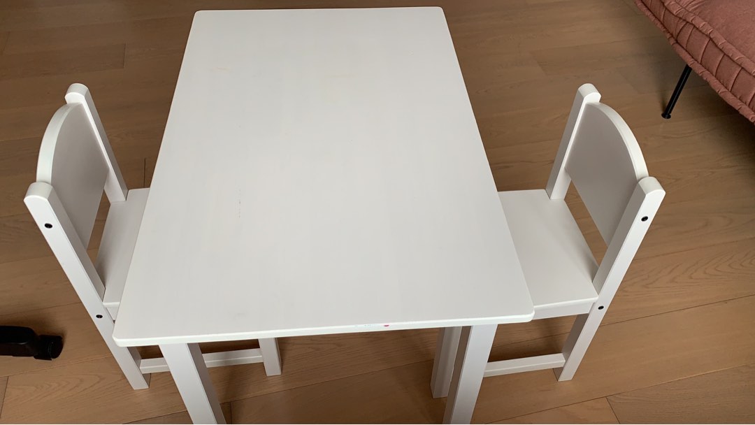 IKEA SUNDVIK table & 2 chairs set, 兒童＆孕婦用品, 兒童傢具, 兒童傢具 桌子及椅子 Carousell