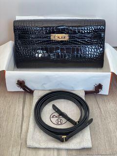 Kelly to go Black shiny alligator & gold hardware