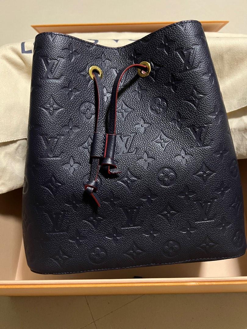 SWIPE LEFT 🖤代购级品质🖤LV neonoe love lock shoulder bag‼️ Size