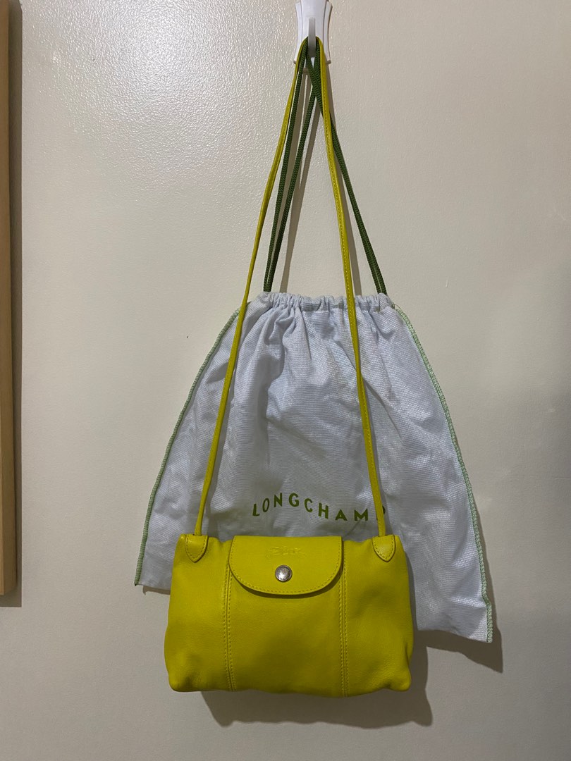 Longchamp crossbody Le Pliage Cuir, Women's Fashion, Bags & Wallets, Cross-body Bags on Carousell