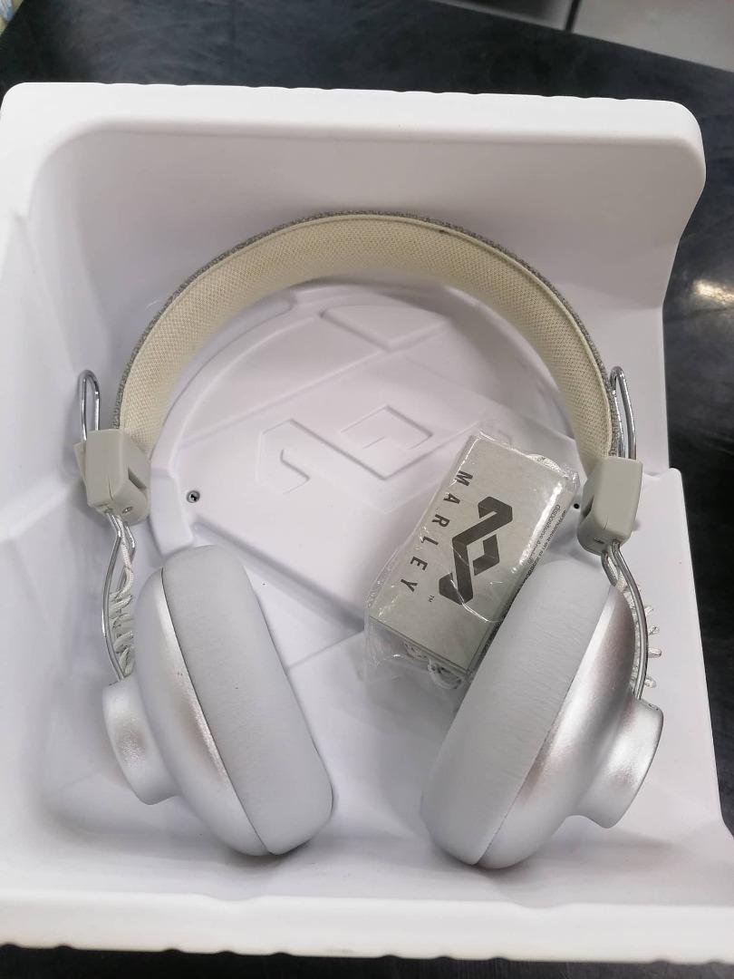 MARLEY HEADPHONE POSITIVE VIBRATION 2 (Category: Headphones & Headsets) located in San Pedro. Submitted by aussiesurplus (Listing ID 1187130335, Image 2). Description: MARLEY HEADPHONE POSITIVE VIBRATION 2 Price: 2,500 PLEASE READ FULL DETAILS BELOW: All items are from Australia SURPLUS/USED or BRAND NEW Tested and Working Sometimes you just gotta tune out the world and tune into you. And our high-performance Positive Vibration 2 headphones let y