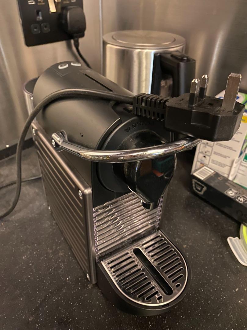 NESPRESSON Pixie Electric Titan Coffee Machine Nespresso 咖啡機, 家庭電器, 廚房