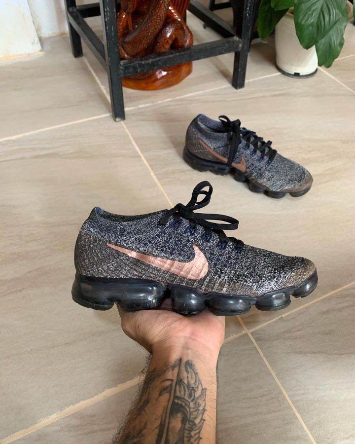 vapormax explorer dark