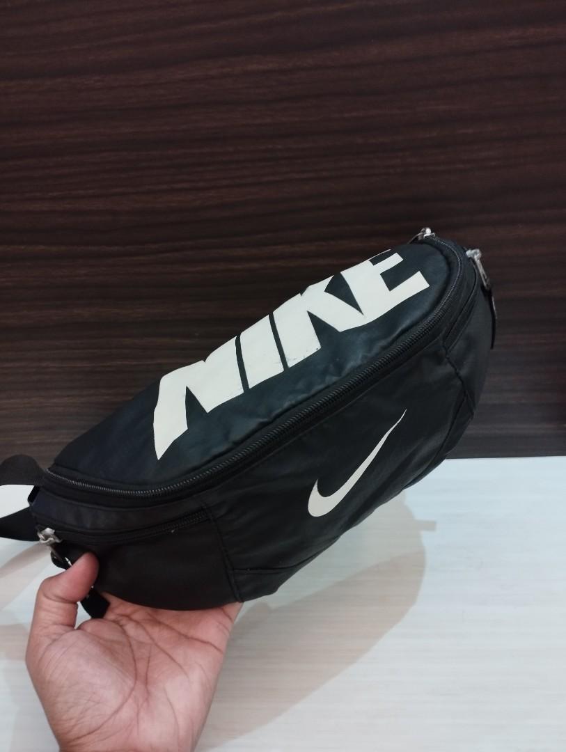 Black online nike pouch