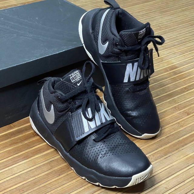 Nike Tenis Team Hustle D8 Women s Fashion Footwear Sneakers on