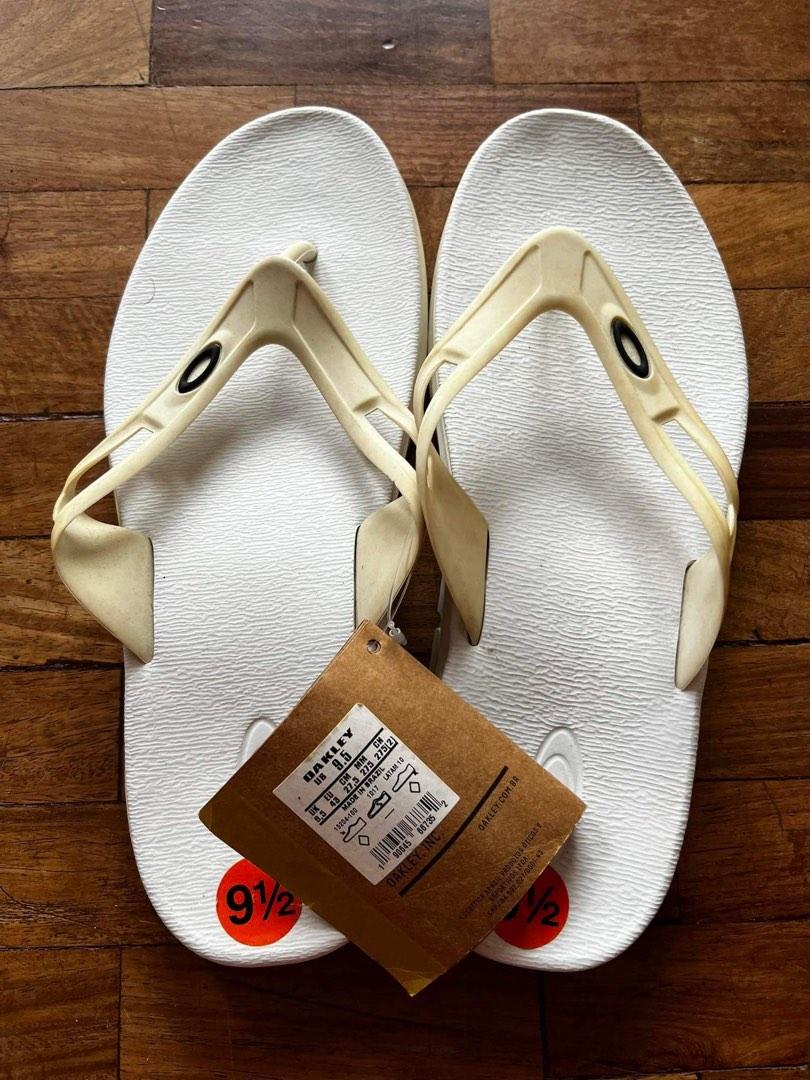 White oakley flip flops cheap
