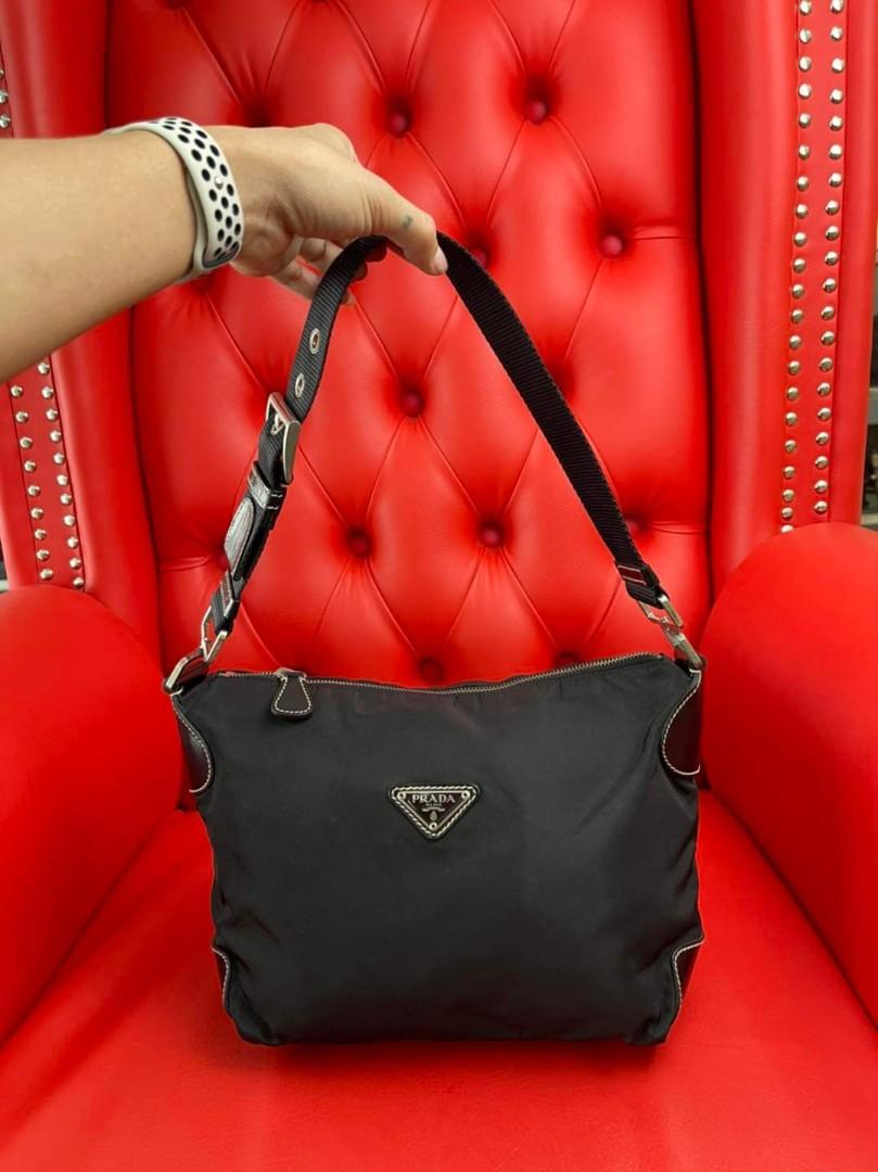 Prada baguette (Category: Luxury Bags & Wallets) located in Butuan. Submitted by jen_pre (Listing ID 1187119818, Image 1). Description: .