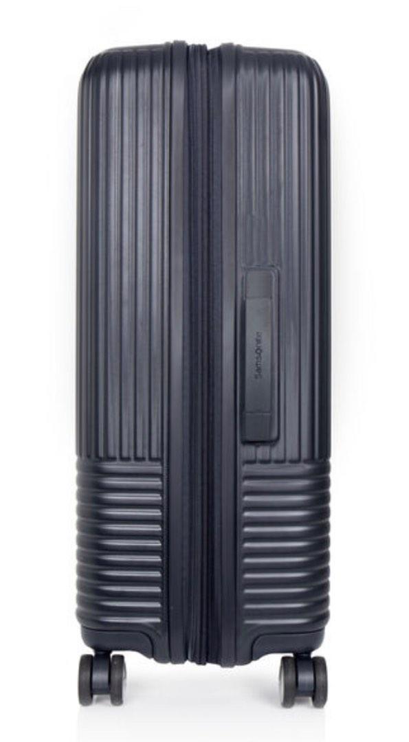 samsonite Prestige 69cm luggage with built in weighing scale, Hobbies