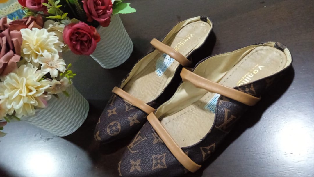 Sandals Lv, Women's Fashion, Footwear, Sandals on Carousell