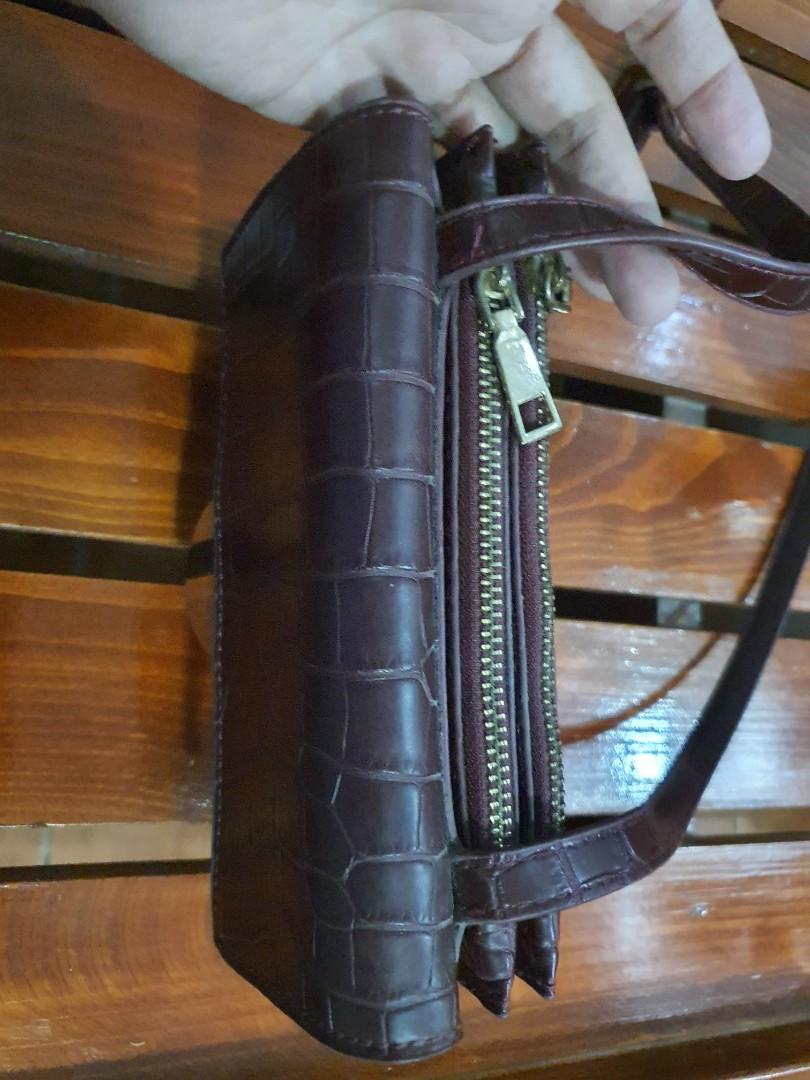 Sm fashion bag #2024declutter (Category: Luxury Bags & Wallets) located in Manila. Submitted by ashleygirl18 (Listing ID 1187168508, Image 2). Description: sm faahion bag maroon color wallet sling bag with card slots inside and total of 3 compartments thanks and Godbless! #2024declutter.