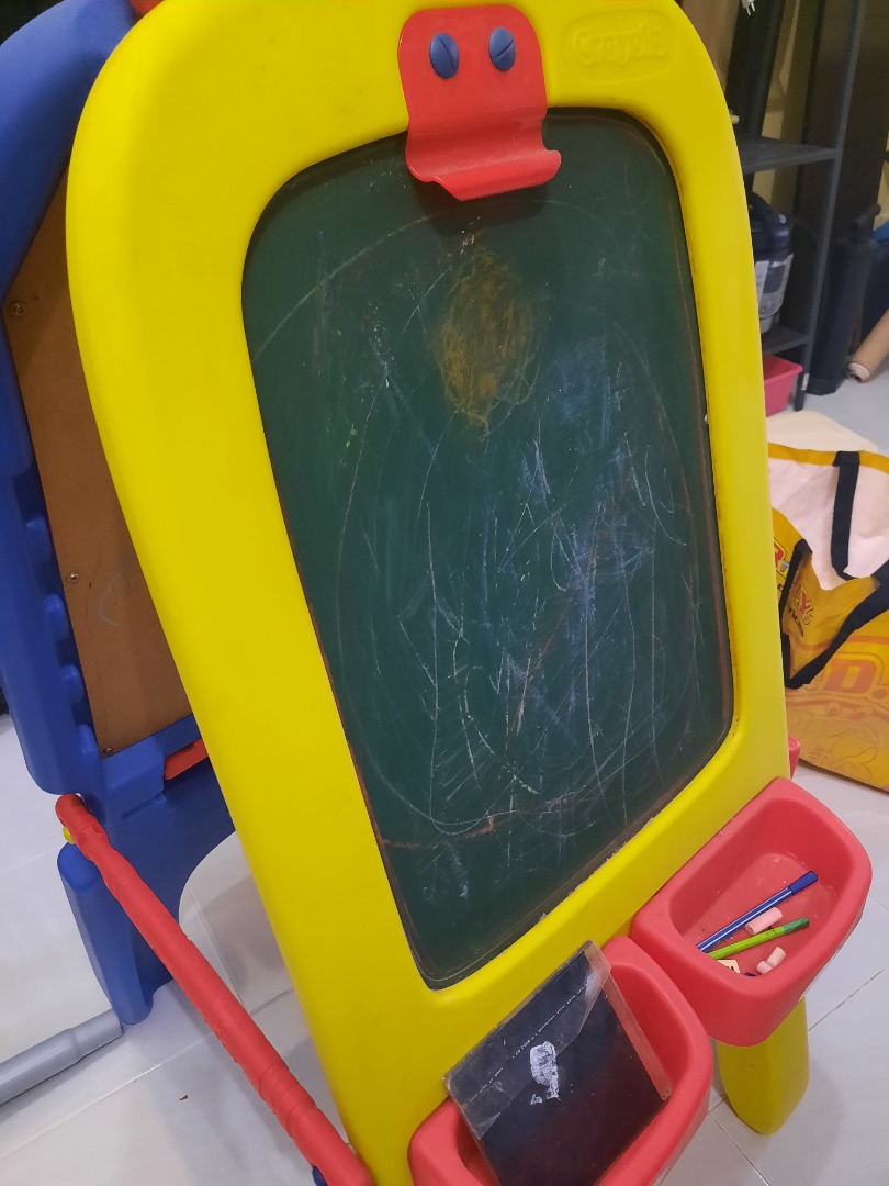 Toys R Us white board and chalk board, Hobbies & Toys, Toys & Games on