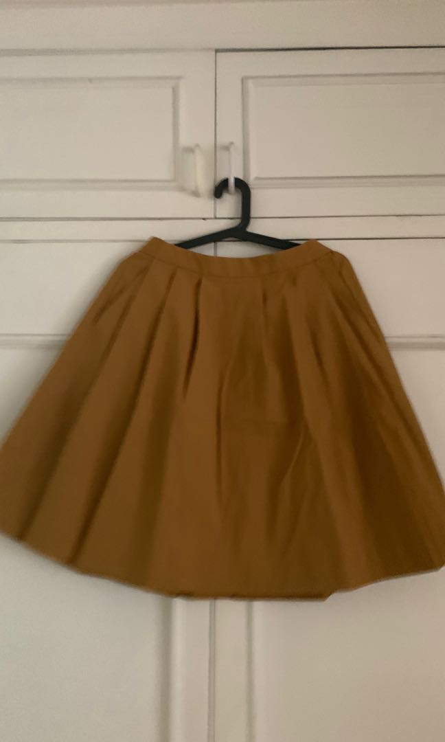 Uniqlo Mustard Skirt, Women's Fashion, Bottoms, Skirts on Carousell