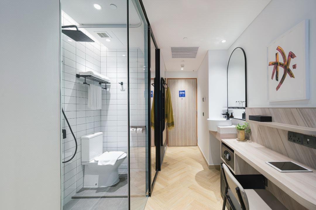 1 to 3 Months Rental. 4Star Hotel. Near Outram Park/Chinatown Train