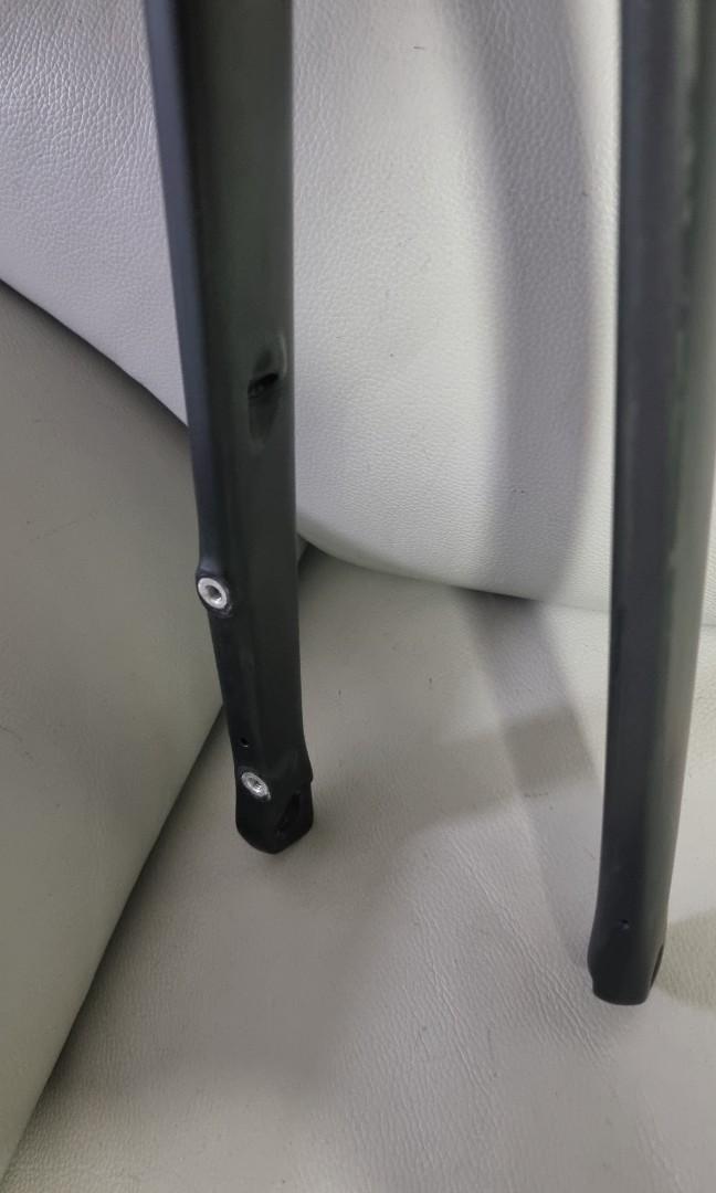 2021 S-Works Tarmac SL7 Fork (Category: Parts & Accessories) located in Singapore. Submitted by stewartlee (Listing ID 1187391831, Image 3). Description: -Bought a new uncut fork and this has to go.. -Medical reason need to sit more upright. -Original carbon matt black fork, no scratches at all. 3 spacers height or fork height 18.5 cm. See the last 2 pictures for the actual height for this fork. -For SL7 disc set up. -Very slight negotiation..
