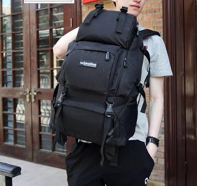 Weekender bag with outlet bottom shoe compartment
