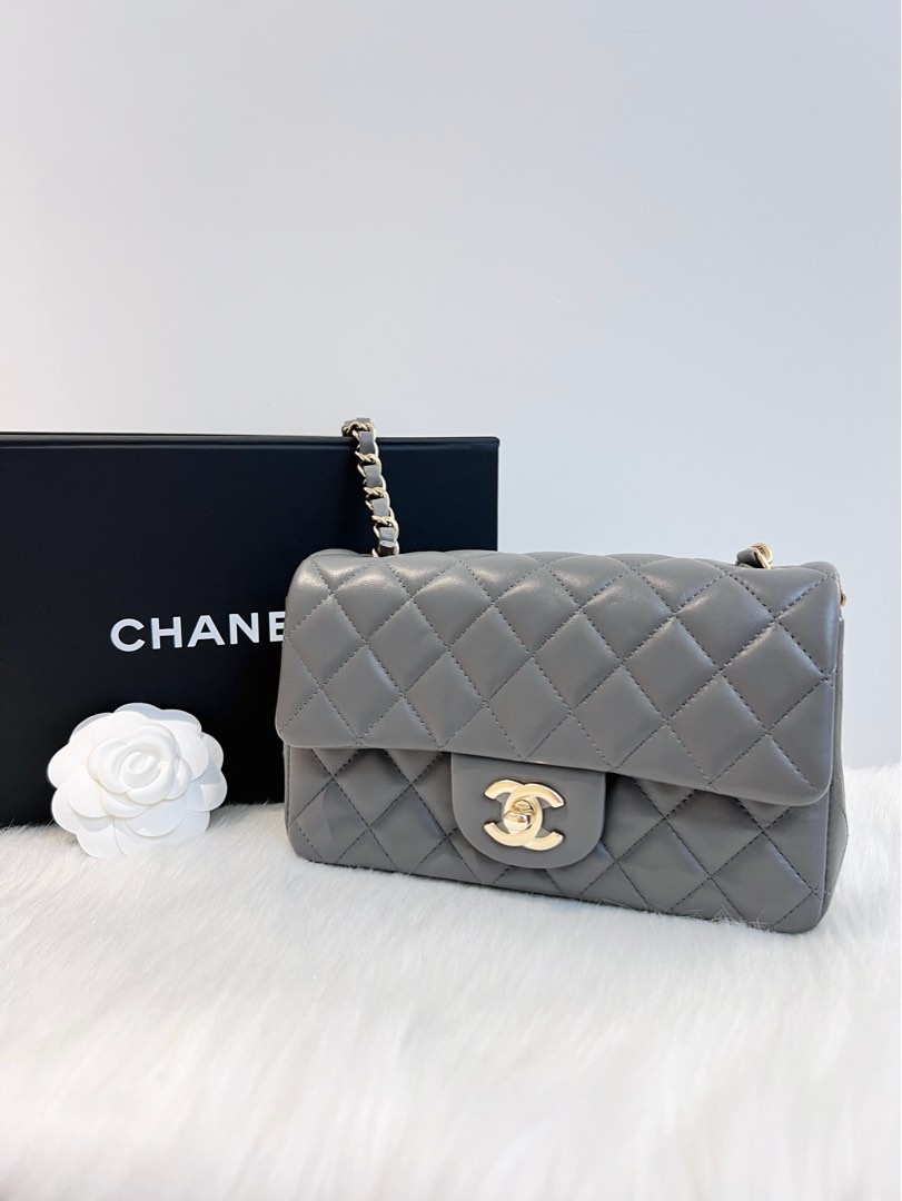 ❤️ Chanel Grey Mini Classic Flap 20cm 灰色CF, 名牌, 手袋及銀包- Carousell