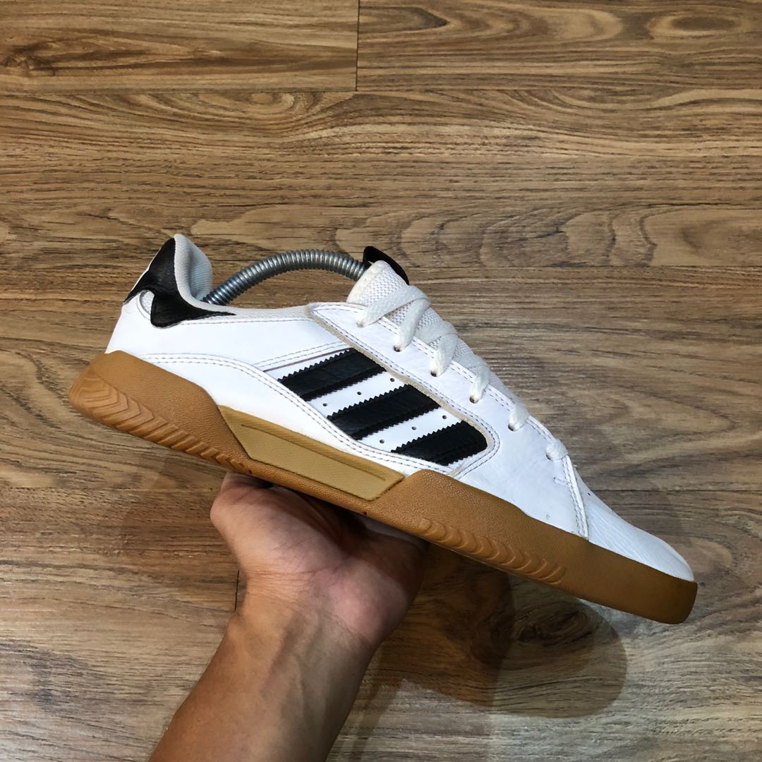 Adidas originals hotsell vrx low utility