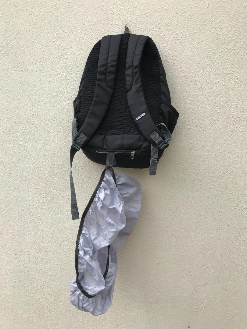 American Tourister backpack with rain cover 16 in good condition, Men