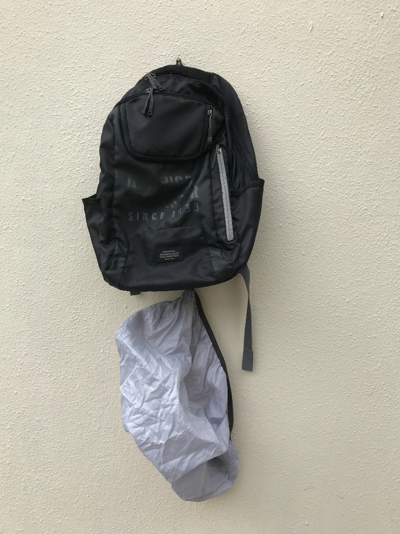 American Tourister backpack with rain cover 16 in good condition, Men