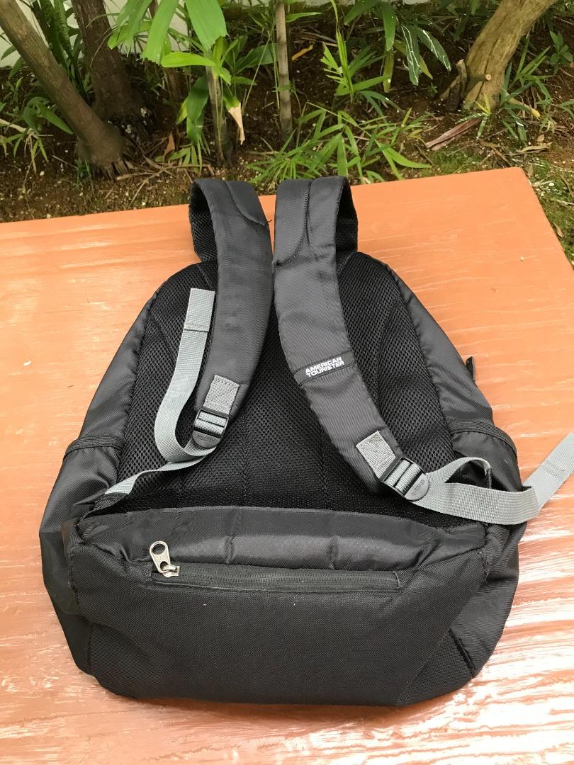 American Tourister backpack with rain cover 16 in good condition, Men