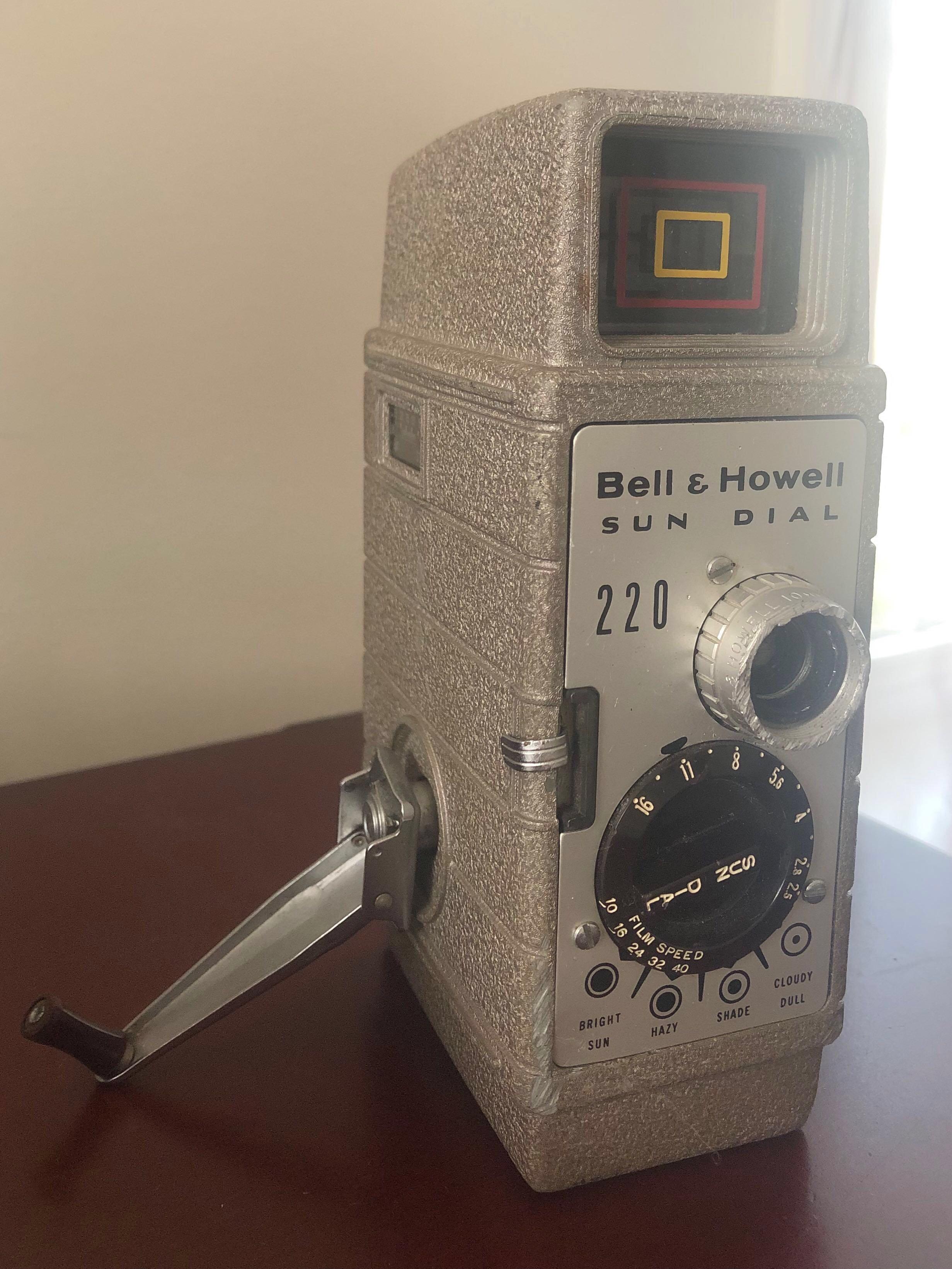 Antique Bell & Howell Sun Dial220 8mm Movie Camera Old School Film