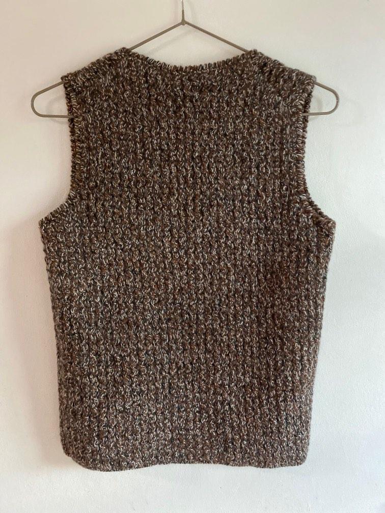 Authentic Prada vest (Category: Sleeveless) located in Singapore. Submitted by pristy102 (Listing ID 1187366299, Image 2). Description: Size 40 but really fits size 38 Pair with a white shirt for a funky but warm look Wool cashmere blend Never worn.