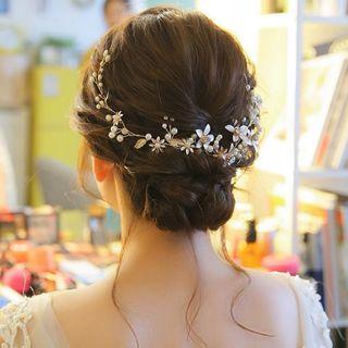 Bridal photoshoot wedding dinner floral hair accessories with crystals