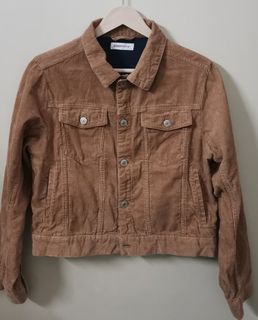 (Category: ) located in . Submitted by rvsl.closet (Listing ID 1187360055, Image 1). Description: .