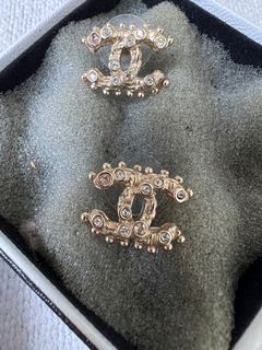 (Category: ) located in . Submitted by glamandclassy (Listing ID 1187357950, Image 1). Description: .